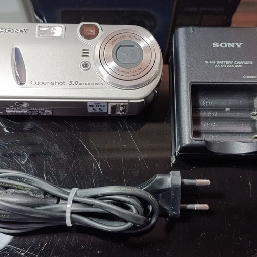 Sony Cyber-shot DSC-P92 digital camera used, 5.0 MP, 3x optical zoom