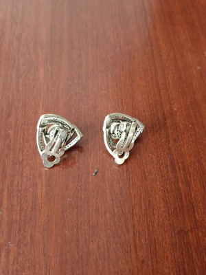 Clip earrings like new