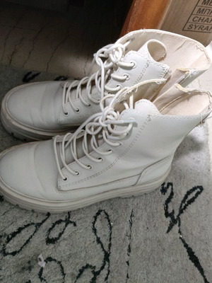 Stradivarius leather boots like new, size 36