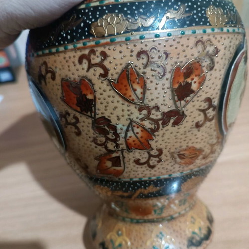 Satsuma decorative vase 19cm in like new condition