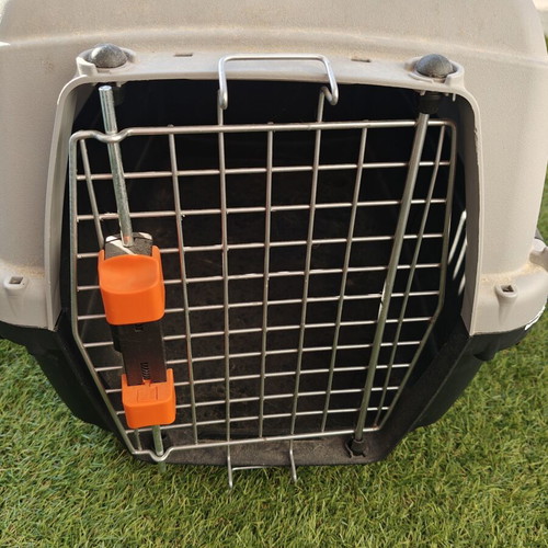 Pet carrier large with metal door used, durable plastic