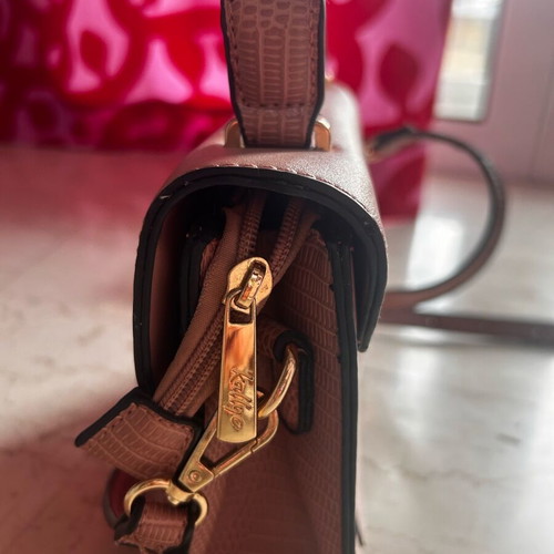 Kallyo shoulder bag pink nude like new