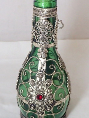 Γυάλινη φιάλη vintage με μεταλλική φιλιγκράν τεχνική από εργαστήριο λαϊκής τέχνης Ιωαννίνων