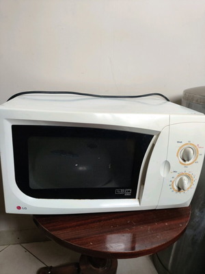 LG microwave oven used, works properly