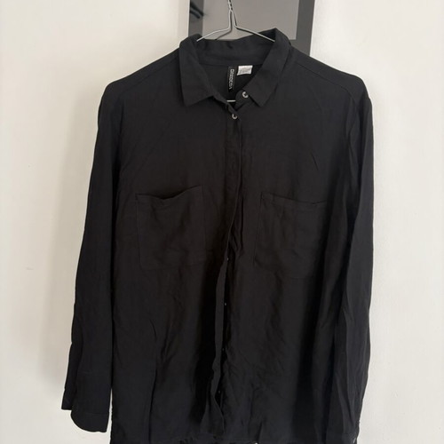 H&M unisex black shirt from Divided series, size XL