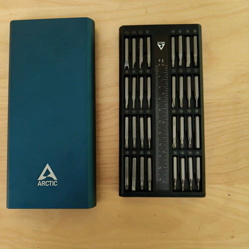 Arctic magnetic screwdriver like new with magnetic tips