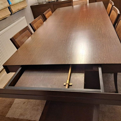 Wooden dining table like new, elegant with extension
