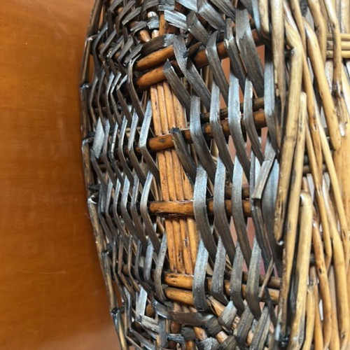 Deep basket new for wine, chocolates, nuts, small decorations