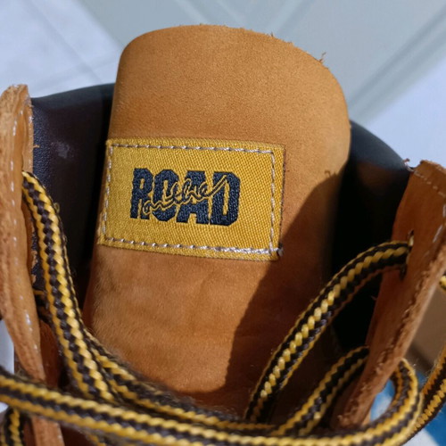 Road men's boots size 44 like new, yellow