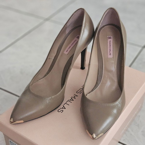 Tsakiris Mallas 10cm leather stiletto pumps with gold detail, size 41