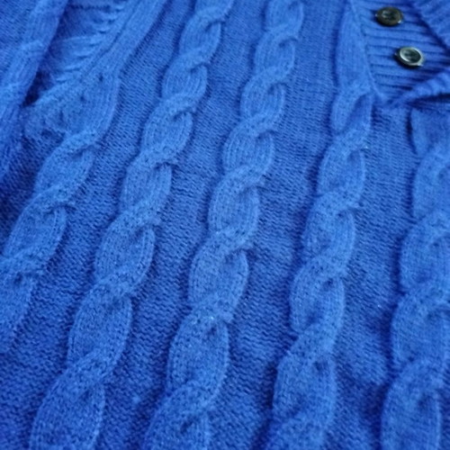 Men's blue pullover with knit pattern like new, size M