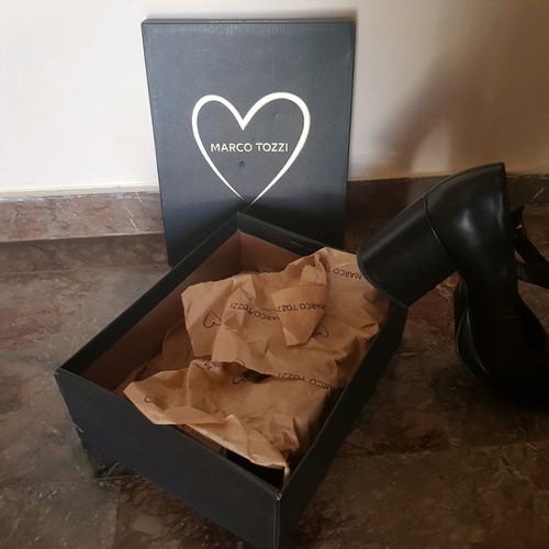 Marco Tozzi pumps new, size 40, black with strap