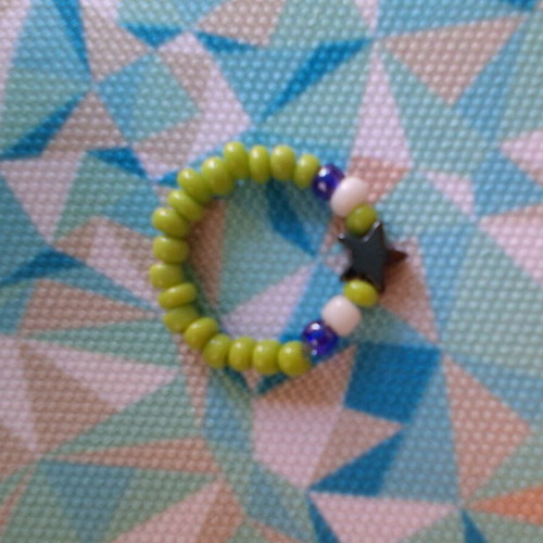 Elastic ring with beads and hematite star, like new