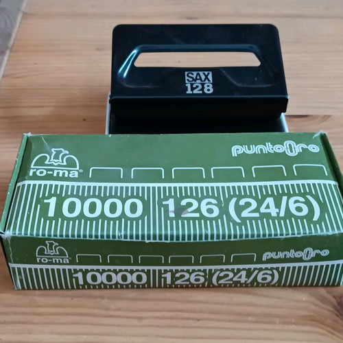 Stapler wires No 24/6 and SAX 128 hole punch new, pack