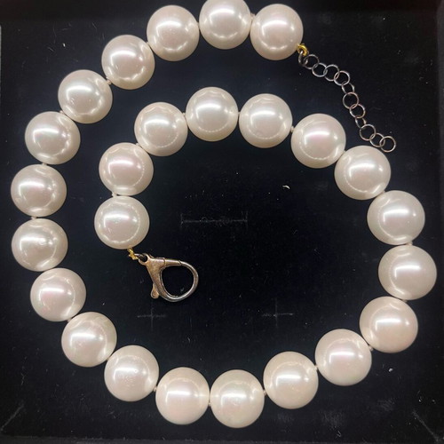 Gem Palace necklace with white shell pearls 16mm like new