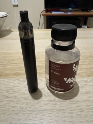GreekBar electronic cigarette like new with glycerin pack