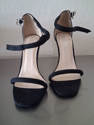 Black sandals size 35 used, 10cm heel, with heel replacements