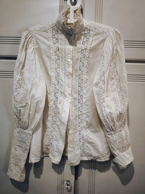 Laura Ashley vintage blouse 1970, cotton with lace, mother of pearl buttons