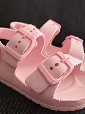 Mitsuko Pink Kids Sandals like new, size 24-25