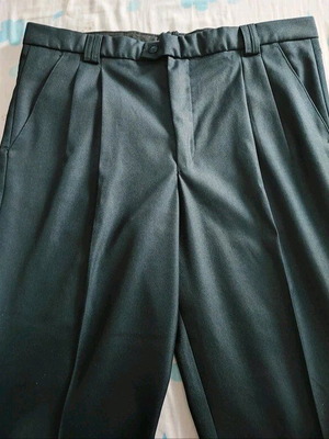 Black suit pants like new, size W46, polyester
