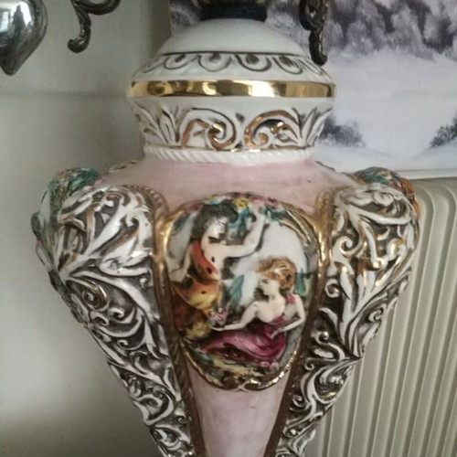 Porcelain lamp like new, exceptional piece