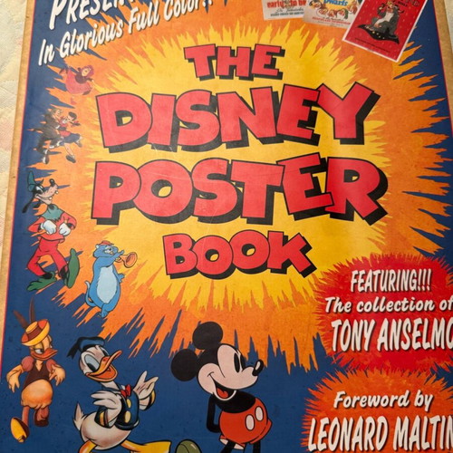 Disney Poster Book volume like new, posters from Disney movies