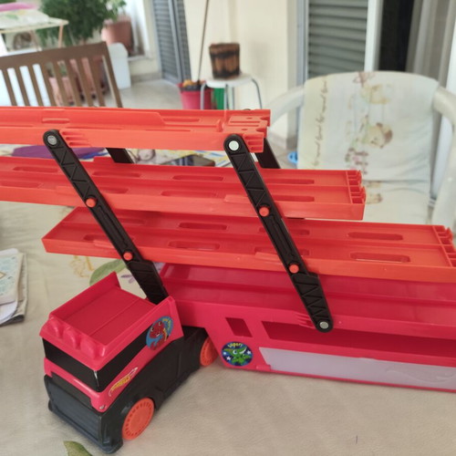 Hot Wheels Truck Garage six-level playset like new