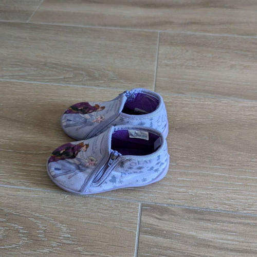 Frozen slippers No 23 used, purple