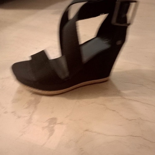 Ugg platform shoe new, size 38, black