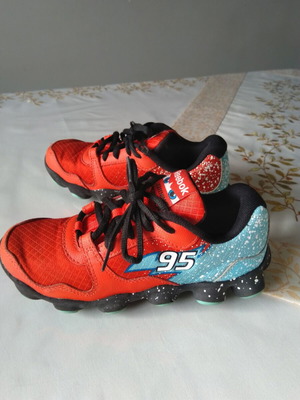 Reebok boys' sneakers size 31 McQueen 95 like new