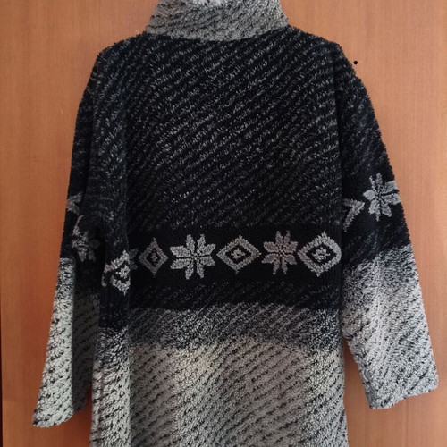 Fleece oversized sherpa pullover with zipper and Nordic design size L like new