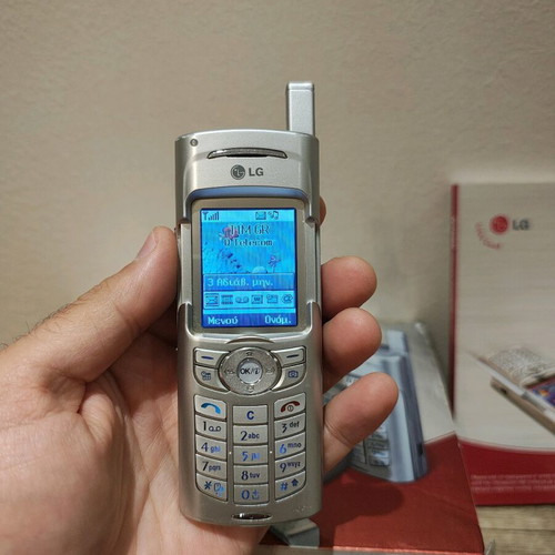 LG G7050 used with box, charger and papers