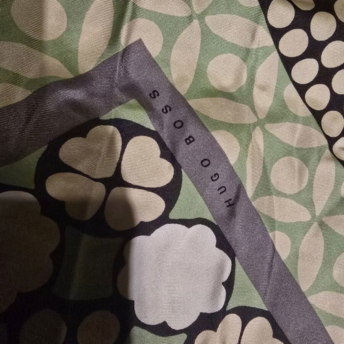 Hugo Boss scarf like new