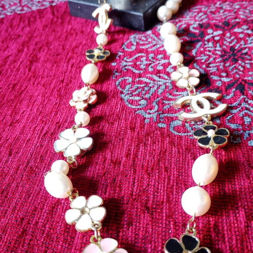 Necklace with enamel flowers and used faux pearls faux bijoux CC