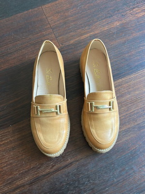 Loafers beige size 36 with gold horsebit detail new