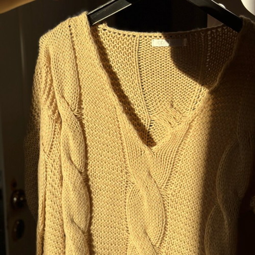 Combos Knitwear long V-neck sweater like new, beige, size S