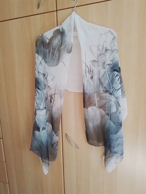 Women's scarf like new, white and grey
