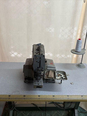 Button machine used in very good condition