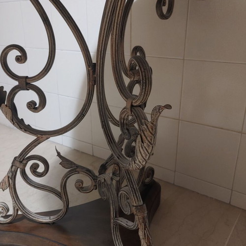 Round wooden table with metal leg, vintage style