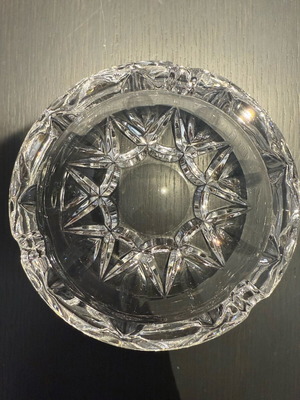 Crystal ashtray classic design like new condition