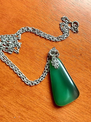 Vintage pendant with agate semiprecious stone and silver carved setting like new