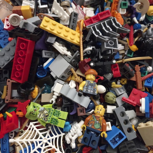 Lego pieces and figures used, 1,100 grams