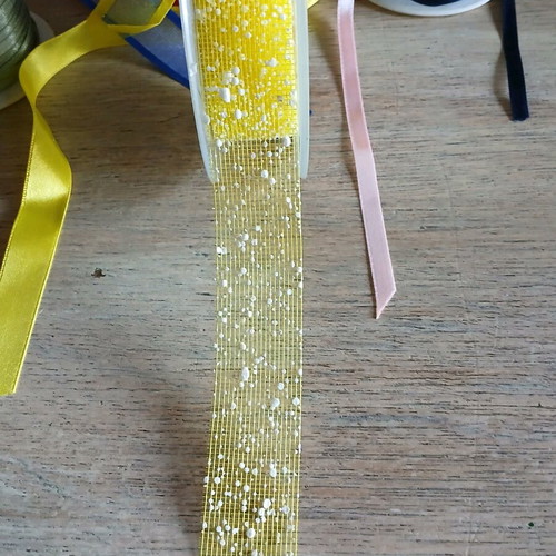 Pack of 8 vintage ribbons like new