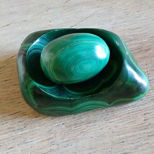 Malachite egg on base new 408 g