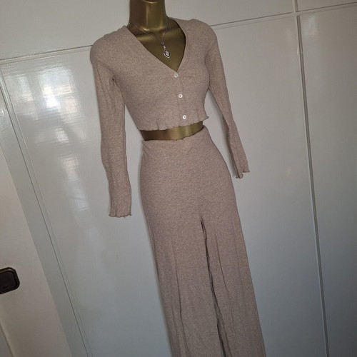 Ladies oatmeal beige lounge yoga gym set size medium, like new