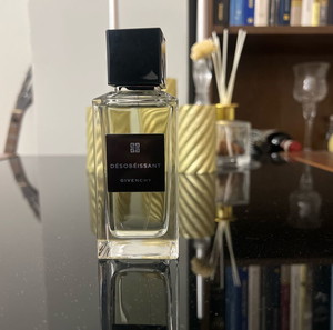 Givenchy Desobeissant