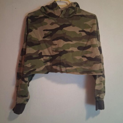 H&M Cropped Camouflage Hoodie like new, XS