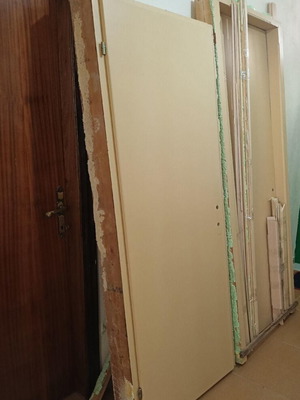 Πόρτες εσωτερικού χώρου μεταχειρισμένες, μασίφ ξύλο, λακαριστές, εκρού