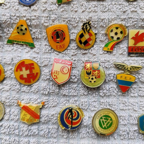 Collectible football federation pins like new, set of 36