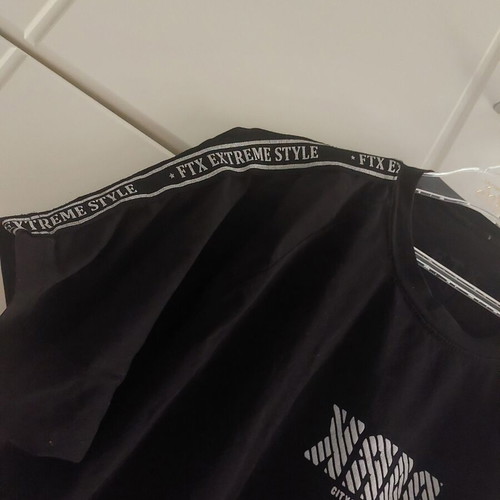 Black T-shirt size L slim fit, like new, 100% cotton